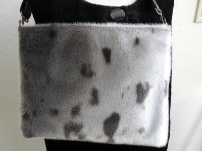 アザラシ サコッシュ アザラシ 毛皮 サコッシュ 天然素材 常温 牛革 北海道 函館市 はこだて おしゃれ ふるさと納税_HD026-026