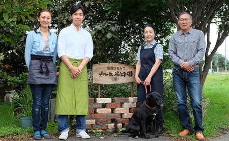 【国産純粋蜂蜜】北海道産 そば蜂蜜 1kg ビン入り［ナルセ養蜂場］【 はちみつ ハチミツ 蜂蜜 ハニー 無添加 天然 健康 美容 料理 無添加 純粋 希少 大容量 ギフト プレゼント 自宅用 家庭用 北海道 十勝 幕別 】