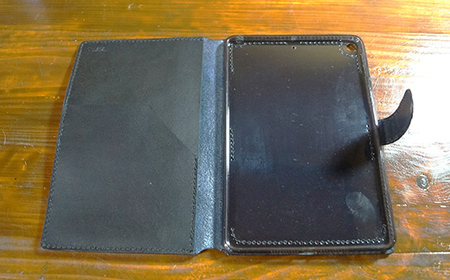 本革製手帳型iPad miniカバー iPad mini5用 ＜ダークブラウン＞ 国産牛ヌメ革 ハンドメイド iPad mini5 手帳型 カバー タブレット 本革 レザー 革製品 ダークブラウン F6L-329
