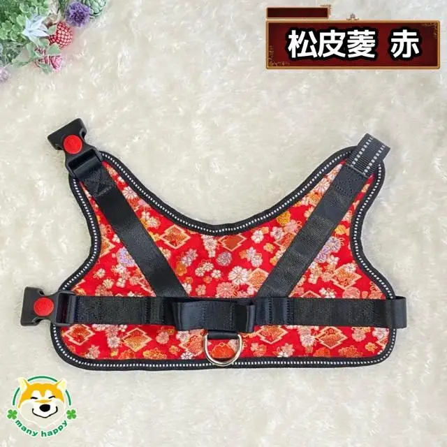 【 京都西陣金襴織 】中型犬ハーネス 華（松皮菱 赤）《柴犬柄コースター付き！》【柴犬コウタのハッピィショップ】［ 犬用ハーネス 背中に乗せてカチッと留めるだけ 胴輪 抜けにくい お正月 お祝い 人気 おすすめ ギフト プレゼント お取り寄せ 通販 送料無料 ふるさと納税 ］