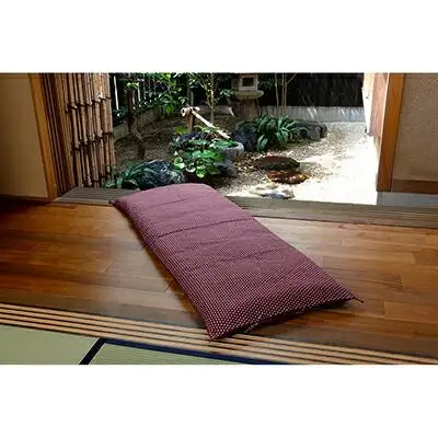【 洛中高岡屋 】うたた寝にちょうどいい寛ぎのアイテム　カバータイプごろ寝敷きふとん＜ゆったりサイズ＞（パープル系）