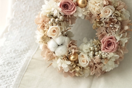 プリザーブドフラワー リース ピンクベージュ／HANARA プラチナカラー 華 花 ギフト 母の日 花冠 かわいい ドライフラワー インテリア 奈良県 宇陀市 誕生日 お祝い 敬老の日 感謝 結婚祝い 還暦 プロポーズ お供え 花ケース入り ふるさと納税 誕生日 お祝い 敬老の日 感謝 結婚祝い 還暦 プロポーズ お供え 花ケース入り 誕生日 お祝い 敬老の日 感謝 結婚祝い 還暦 プロポーズ お供え 花ケース入り 誕生日 お祝い 敬老の日 感謝 結婚祝い 還暦 プロポーズ お供え 花ケース入り