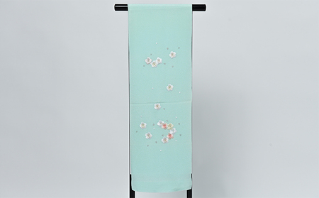 帯揚げ　水色に花柄の刺繍　帯上げ　着物に 織物 ファッション 和装 式 篠原縫製
