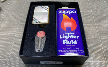 【ふるさと納税オリジナルデザイン】貝貼りZIPPOライター（ゴールド） ファッション小物 雑貨 日用品 民芸品 工芸品 貝釦職人 白蝶貝 メキシコアワビ 鎧 手作り ギフトボックス 