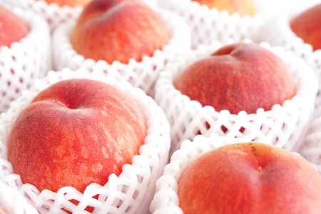 AE049【令和4年度出荷分】食べたら笑顔になる！島原育ちの桃 2Kg　＜数量限定＞