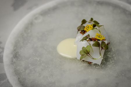 【代官山／ミシュラン2023掲載】abysse（アビス） 特産品ランチ・ディナー共通コース（13品） 4名様（1年間有効） お店でふるなび美食体験 FN-Gourmet521832