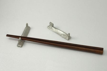 錫でできた「ネコのカトラリーレスト」【三三鋳金工房】_A0114-181