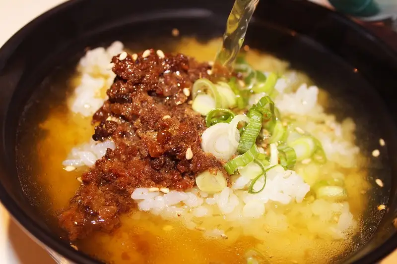 松阪牛 入り まかないそぼろ 100g×8P 肉 牛 牛肉 和牛 ブランド牛 高級 国産 霜降り 冷凍 ふるさと 人気 あいびき 合挽 ひき肉 ミンチ 甘辛 簡単 お茶漬け 手巻き 常温 I54