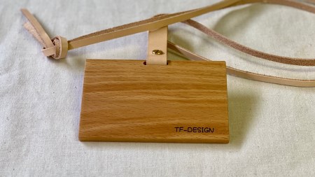 ネームカードホルダー　(ビーチ)　ヌメ革ネックストラップ付き ネームホルダー カードホルダー IDカードケース 燕三条製 おしゃれ サイズ【018S002】