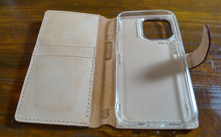 本革製手帳型iPhoneカバー iPhone13Pro用 ＜レッド＞ 国産牛ヌメ革 ハンドメイド スマホ 手帳型 カバー iPhone iPhone13Pro 本革 レザー 革製品 レッド F6L-355