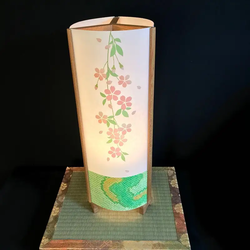 着物生地で作ったおしゃれな行灯（あんどん） 花三様