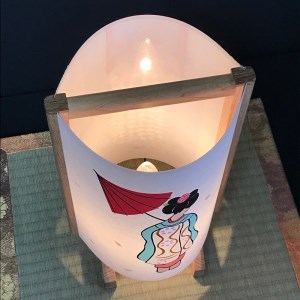 着物生地で作ったおしゃれな行灯（あんどん） 舞妓さんとつるし飾り