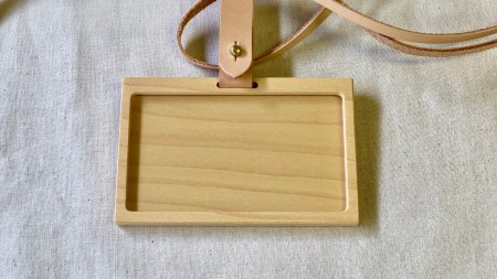ネームカードホルダー　(メープル)　ヌメ革ネックストラップ付き ネームホルダー カードホルダー IDカードケース 燕三条製 おしゃれ サイズ【018S005】