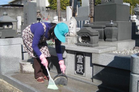 お墓掃除代行サービス《山梨県中央市内のお墓限定》