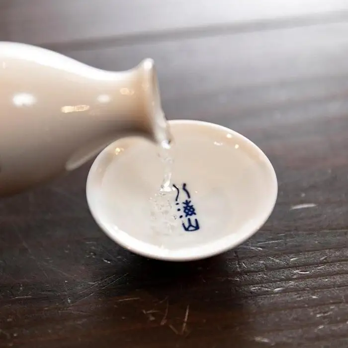 越後の名酒「八海山」純米吟醸55％・大吟醸・純米大吟醸一升瓶詰合せ（各1800ml） | 八海山