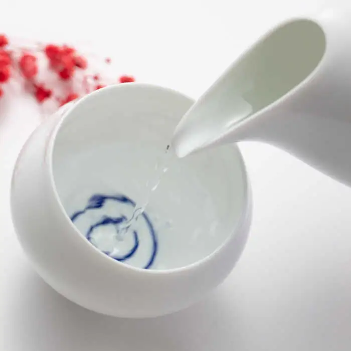 【美濃焼】蛇の目 試飲用グラス【陶芸家 山田晋一朗】【TOKI MINOYAKI返礼品】食器 酒器 おちょこ お猪口 ぐい呑み ぐい飲み お酒 日本酒 白 ホワイト シンプル [MAJ001]