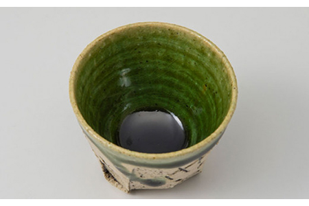 【美濃焼】オリベ三ツ脚 酒器揃 織部【大雲窯】食器 おちょこ とっくり お猪口 徳利 片口 ぐい呑み ぐい飲み 日本酒 冷酒 酒器 大人 織部 緑 グリーン ギフト プレゼント 贈り物 送料無料 [MAN001]
