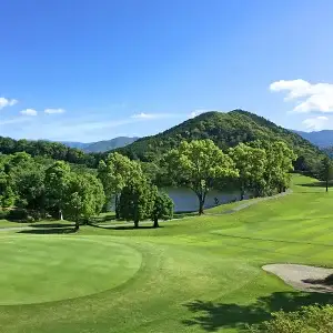 錦山カントリークラブ 平日セルフプレー券 ゴルフ場利用券（平日券1枚・1名様分）　ゴルフ場利用券 ゴルフプレー券