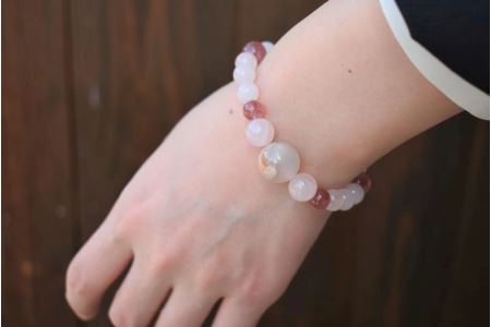 桜瑪瑙（さくらめのう）とローズ、イチゴ水晶のブレスレット　アクセサリー　ブレスレット　パワーストーン※着日指定不可◇