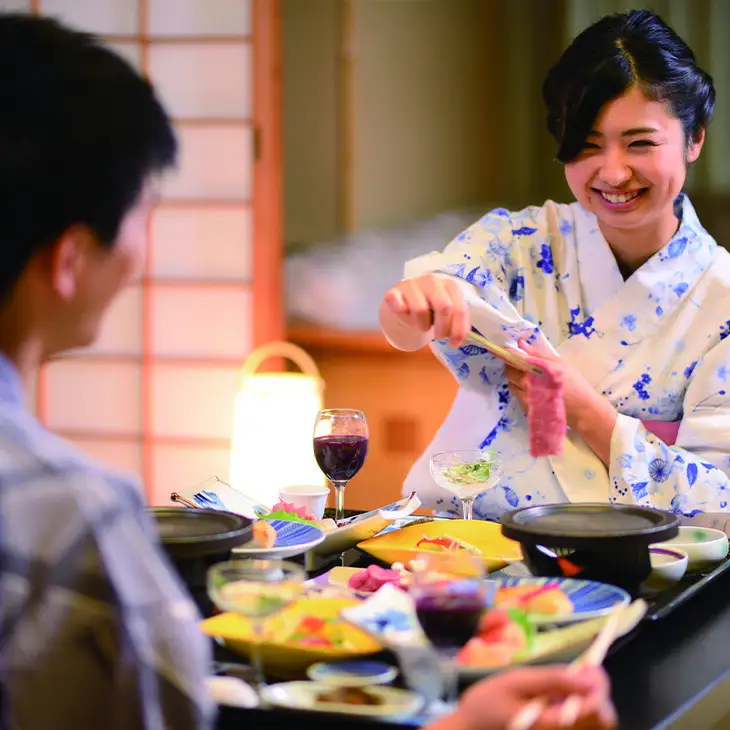 結びの宿 愛隣館  ペア宿泊券 お部屋食プラン (花かんむり/温泉露天風呂付客室) 【1195】