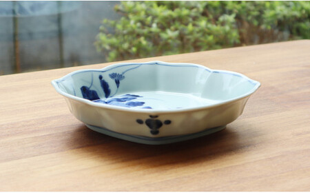 有田焼 hanabishi 花絵向付 2枚セット【まるふくオリジナル】食器 和食器 器 うつわ 皿 取皿 盛皿 刺身皿 セット ペア 花 染付 手描き 青 ブルー 電子レンジ対応 aq093