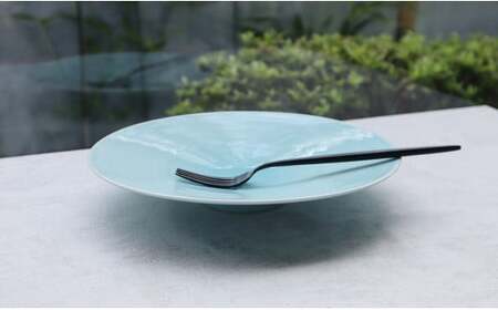 有田焼 青白磁 Round Plate 2枚セット【まるふくオリジナル】食器 器 うつわ 2枚 セット ペア 皿 大皿 プレート ワンプレート パスタ皿 メイン皿 青 ブルー 夏 波紋 シンプル おしゃれ ギフト 電子レンジ対応 食洗機対応 35000円 3.5万円 aq086