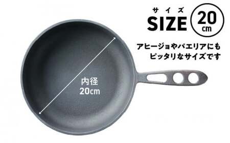〈カンブリア宮殿で紹介されました！〉 おもいのフライパン２０cm＆最高級の洗える革製品【おもいのフライパンウォッシャブルレザーナベツカミ】　H051-166