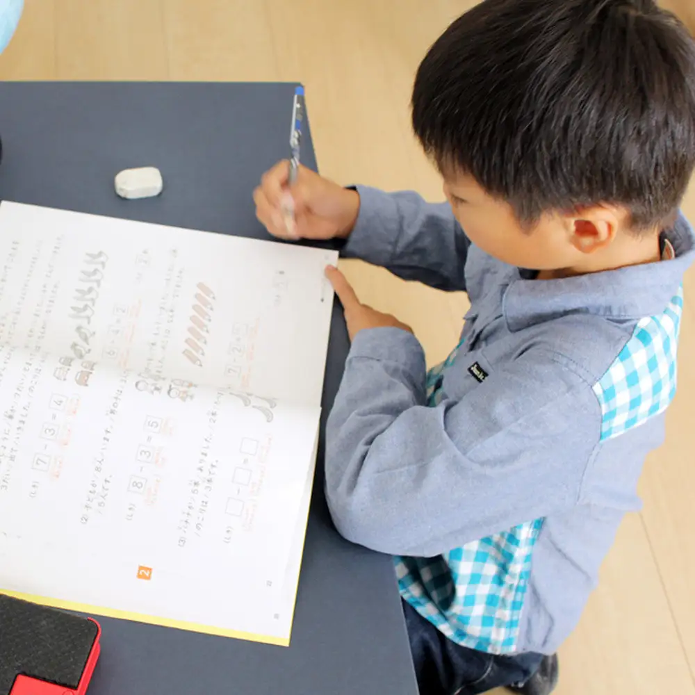 子供用ダンボール家具　学習デスク｜家具