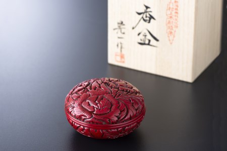 E4038 村上木彫堆朱　香合（牡丹唐草）