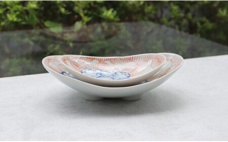 有田焼 染錦花弁紋楕円皿 大小 2枚セット【まるふくオリジナル】食器 器 うつわ 皿 メイン皿 盛皿 取皿 プレート お正月 ハレの日 手描き aq098