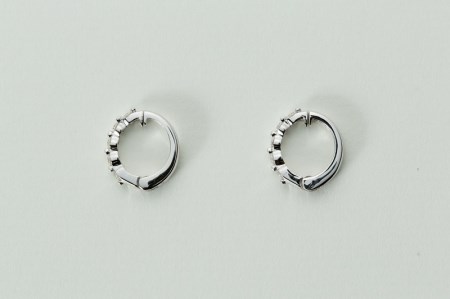 【ジュエリーの街、山梨県甲府市】ダイヤ0.34ct K18WGピアリング　LE346W