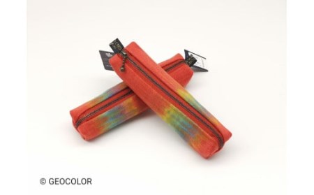 八幡平GEOCOLOR ペンケース（暖色系）【どれが届くかお楽しみ】 ／ 地熱染め 筆記具 筆記用具 大人 小物入れ 筆箱 ふでばこ ポーチ 筆入れ 手絞り 手染め 染物 染め物 お土産 ご当地 人気 おすすめ 色おまかせ 小物ケース 小物入れ ジオカラー