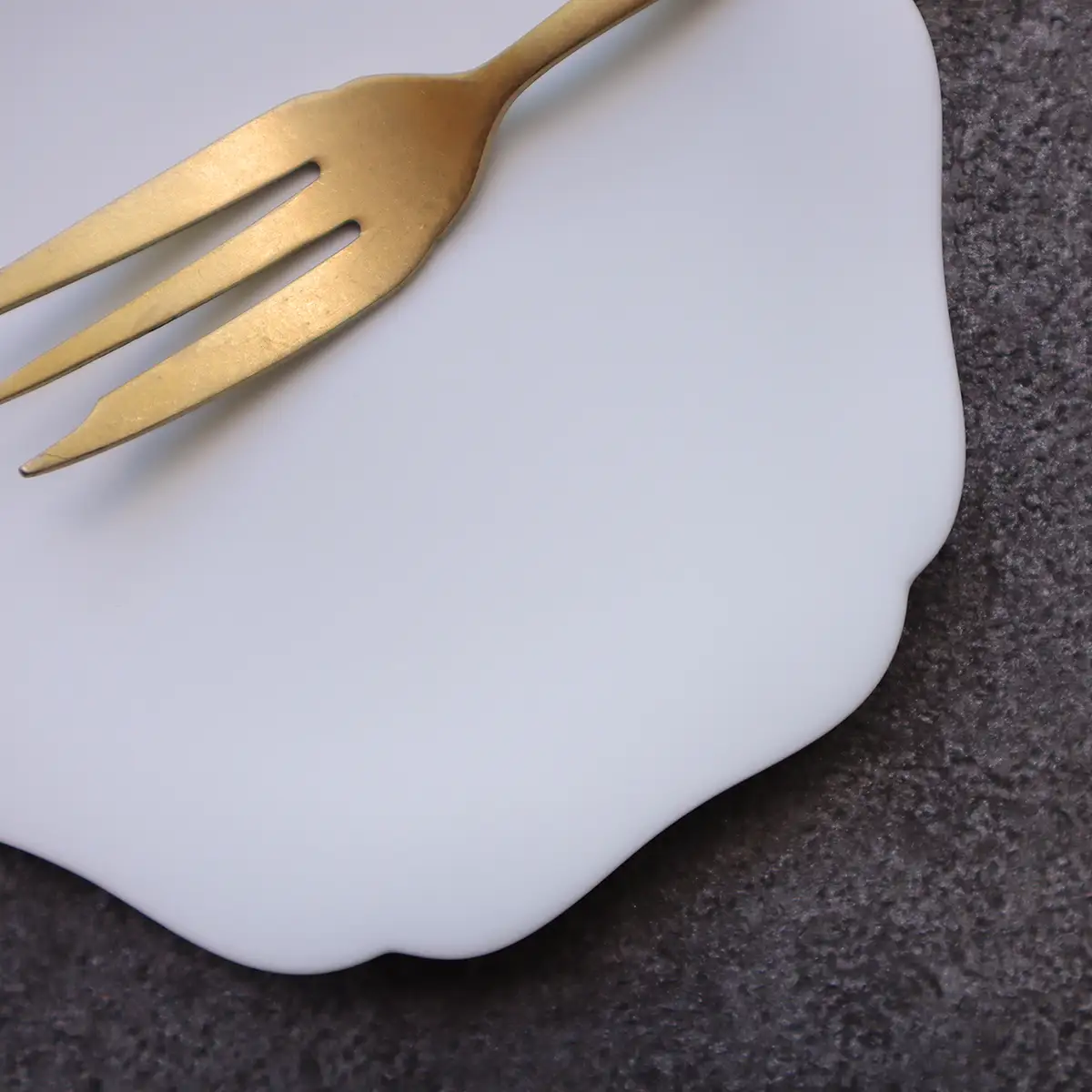 New 『まるふくオリジナル』 有田焼 yukiwa 雪輪小皿 4枚セット【まるふく】食器 器 うつわ 磁器 陶磁器 小皿 取皿 4枚 セット 雪輪 | 20000円 2万円 | aq082