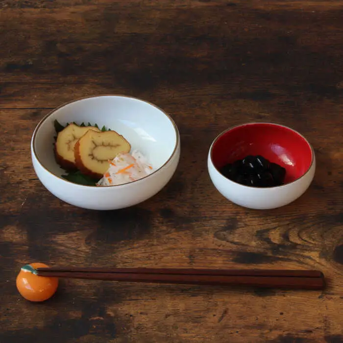 【波佐見焼】【12/21入金分まで年内発送】うつわになる鏡餅（みかんの箸置きセット）紅白箱付き 食器 皿 【光春窯】 [XD78]