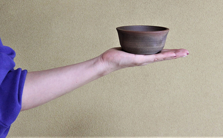 陶芸作家が手作りしています！盆栽鉢 2個セット 園芸 モダン ジャパニーズ 松 梅 植木鉢 異文化 人気 厳選 袋井市 雑貨 盆栽用品 日本文化 和 趣 インテリア 炭化 独特な味わい 焼締め鉢 松柏盆栽 花もの盆栽 藤花園 デザイン 製作