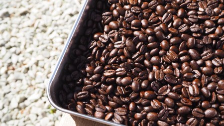 世界中から厳選した旬のコーヒー豆をお届け！ 産地お任せ　自家焙煎コーヒー　100g×4bag　粉