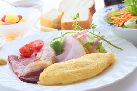 宿泊券 【 オーベルジュメイヤの樹 】 ペア宿泊券 ( 1泊2食付 ) & 池田町 観光券 3000円分 宿 信州 安曇野 北アルプス フランス料理
