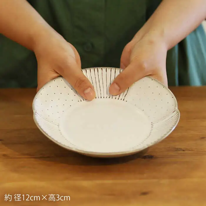 輪花皿ホワイト小1点 NAT018  やきもの 食器