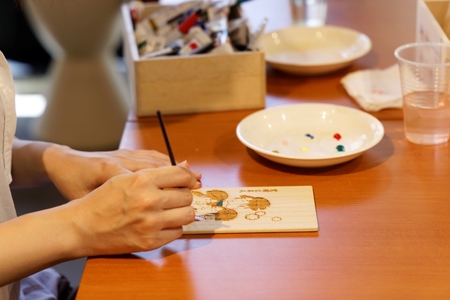 【谷中・箱義桐箱店】桐はがき[1枚]の塗り絵体験チケット（1名様分／60分）_0154-003-T04