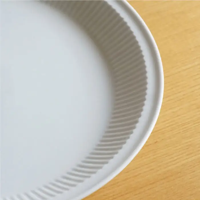 【白山陶器】【美しいレリーフ模様】よしず彫 大皿 1ピース 白磁 食器 【波佐見焼】 [TA73] 波佐見焼