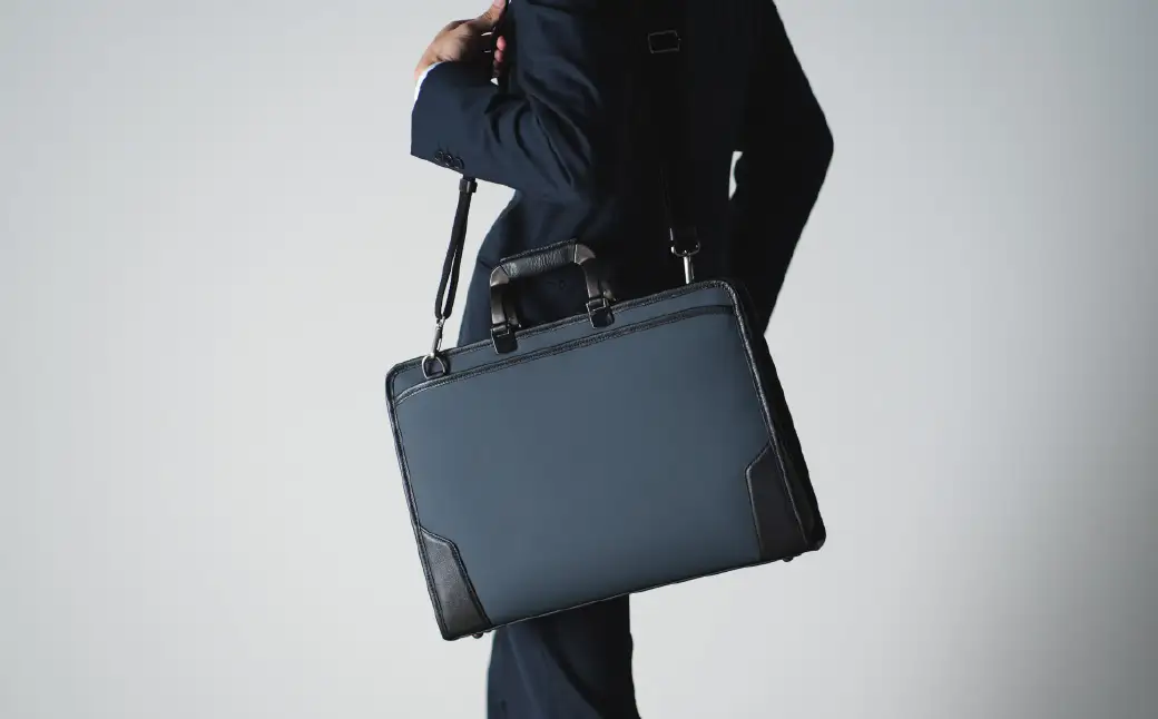 豊岡鞄 craftsmanship HLSS Briefcase Resin Handle ネイビー 202202 / 木和田正昭商店 ブリーフケース ビジネスバッグ メンズ A4ファイル対応 ノートPC収納 通勤 軽量 カバン バッグ 自立 手持ち ショルダーベルト付属 2way