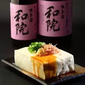 【老舗コトヨ醤油】 4回定期便 コトヨ和院 500ml×3本 (3ヶ月毎×4回) 万能 [だし醤油] 醤油 しょうゆ 杉桶 職人技 手作業 ワイン 甘さ控えめ 調味料 1C15041