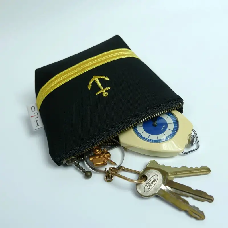 舟形ミニポーチ【金線】 [HUG-はぐ-] 船員生地 船員服 の ノーアイロン生地 使用 小物入れ 小銭入れ  メンズ レディース ユニセックス 国産 広島県 呉市 ku091-029-r