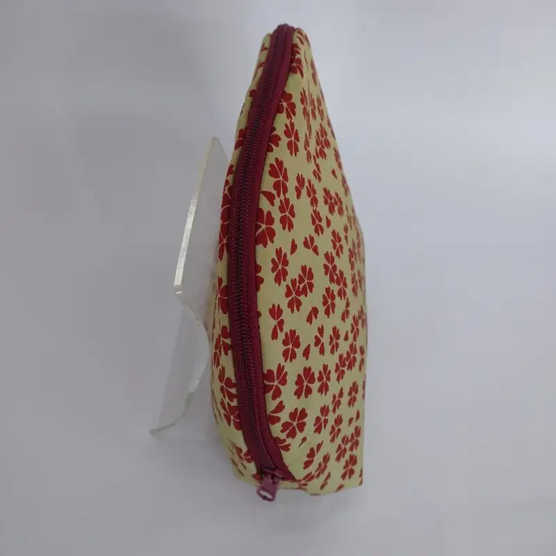 シルク・ちりめんポーチ （小桜文様）薄黄色