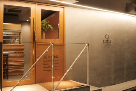 【参宮橋／ミシュラン2024掲載】roku 夜パフェと金華豚の一皿セット 3名様（1年間有効） お店でふるなび美食体験 FN-Gourmet861010