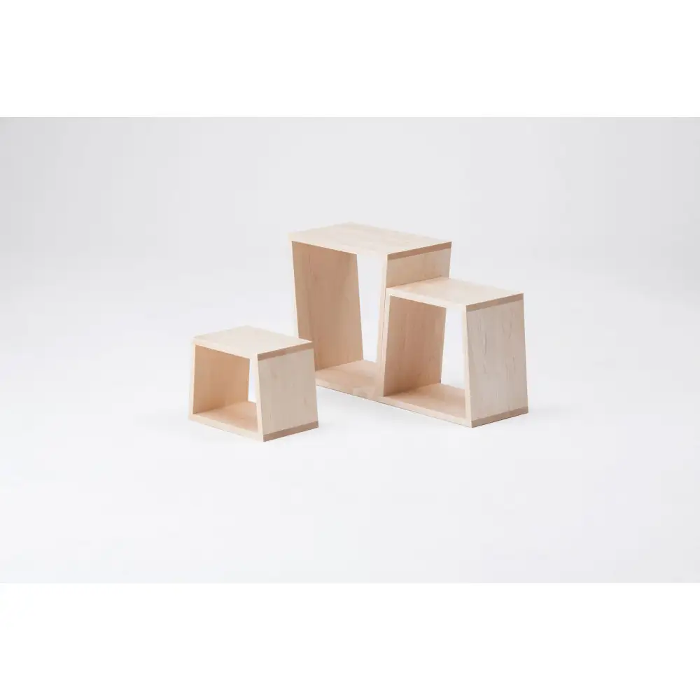 旭川家具　コサイン　ネストスツール　メープル 【 旭川家具 北海道 旭川市 木製 家具 スツール 踏み台 飾り棚 レイアウト自由 サイドテーブル 伝統技法 頑丈 本棚 小テーブル コンパクト ソファーテーブル 選べる樹種 シンプル ナチュラル 手作り 北欧 おしゃれ 天然木 無垢 】_01284