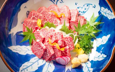 ＜ R8年熊本地震復興支援 ＞ 馬肉の頂点「1％の出会い」桜牧場 超霜降り馬刺し三角バラ 食べ比べ用 上赤身付き 合計250g