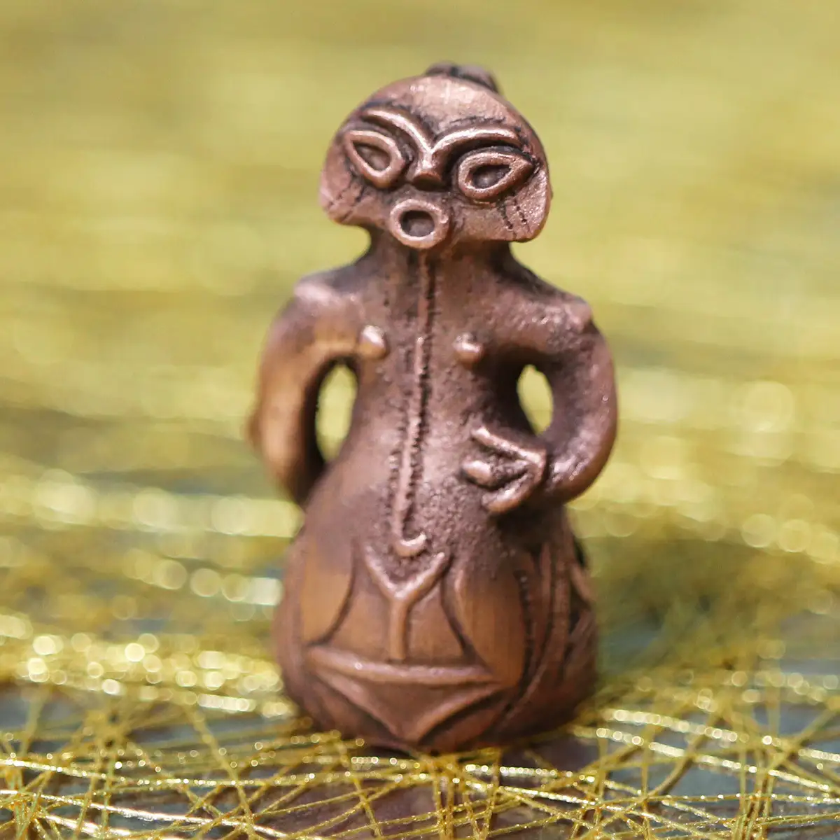 1.8-9-8 【縄文アクセサリーDo_goods】鋳物師屋遺跡の土偶「子宝の女神ラヴィ」純銅ペンダント（大） ALPCJ004
