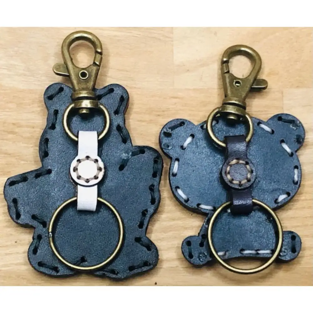 ヤブ＆zooパンダ レザーキーホルダーセット 一点もの 革 キーリング レディース メンズ 鍵 バッグチャーム ストラップ 革小物 かわいい 動物 キャラクター ギフト プレゼント 送料無料 ku022-007-r