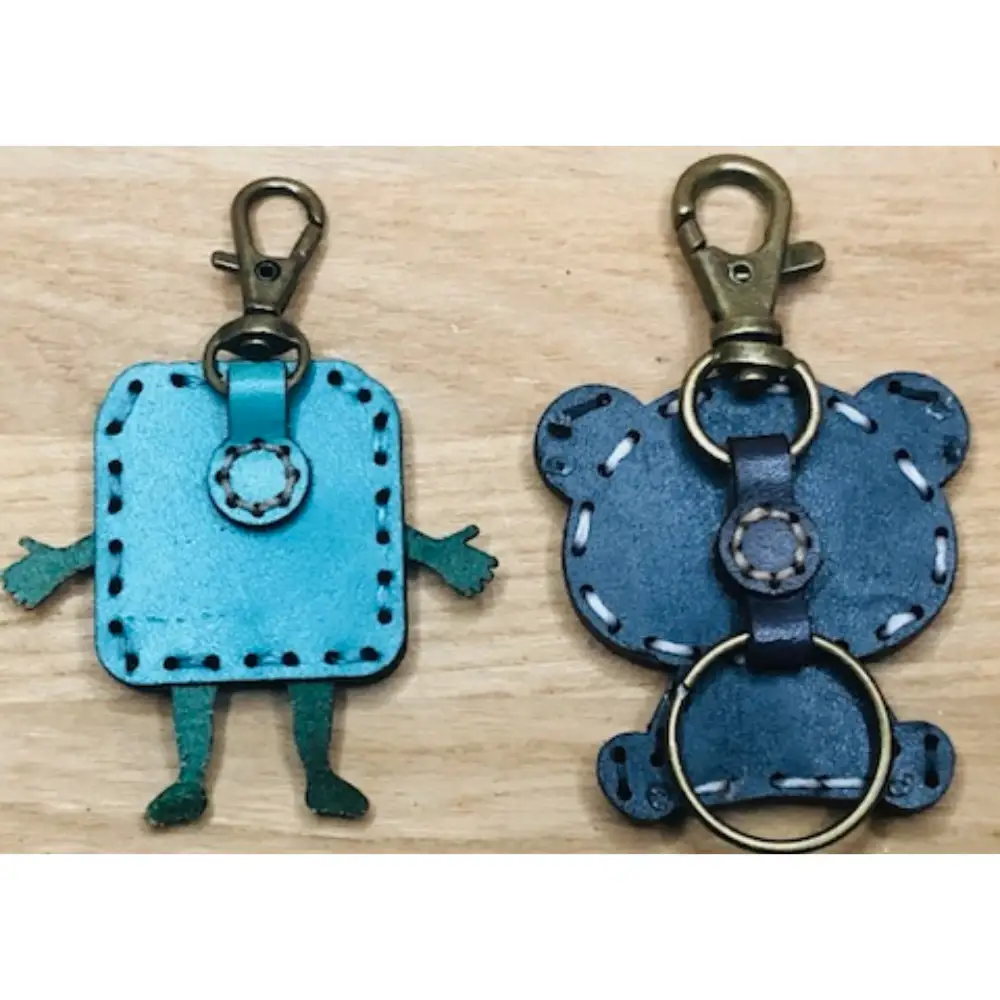 呉氏＆zooパンダ レザーキーホルダーセット 一点もの 革 キーリング レディース メンズ 鍵 バッグチャーム ストラップ 革小物 かわいい 動物 ゆるキャラ ご当地キャラ キャラクター ギフト プレゼント 送料無料 広島県 ku022-014-r